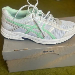 ASICS mint/white tennis shoe